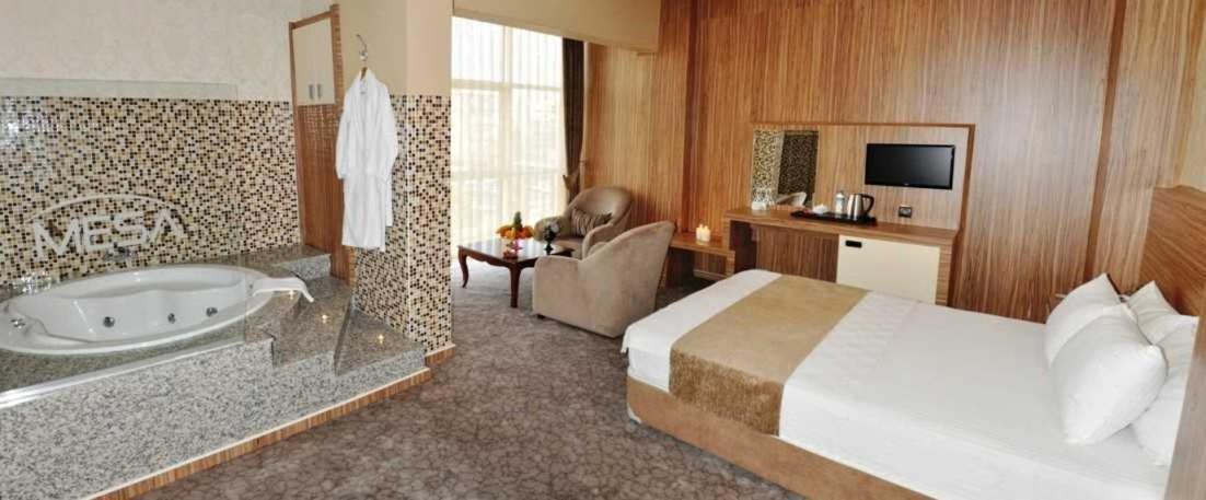 Mesa Hotel Batman Bagian luar foto