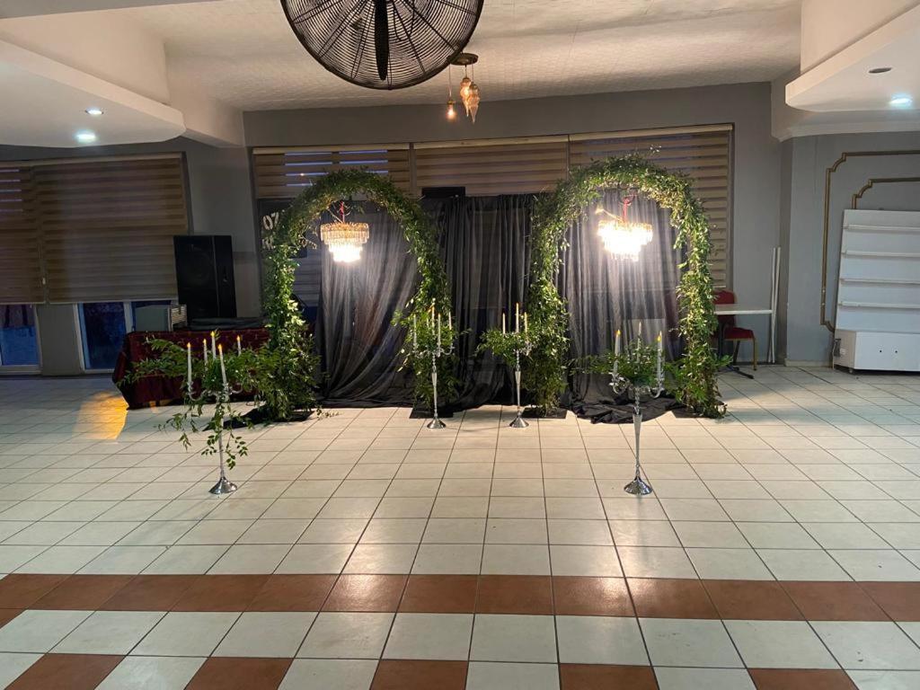 Mesa Hotel Batman Bagian luar foto